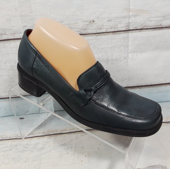 naturalizer womens black loafers